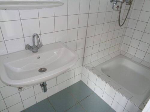 Bad mit Dusche - 