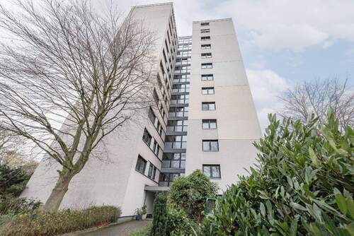 gepflegte Eigentumsanlage - Hoch hinaus: Lichtdurchflutet mit Loggia und fantastischer Fernsicht