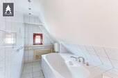 Bad mit Wanne OG - 