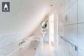 Bad mit Wanne OG - 