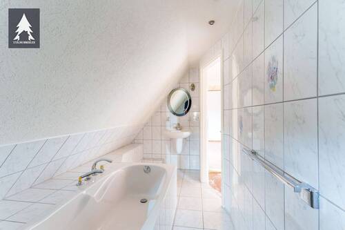 Bad mit Wanne OG - 