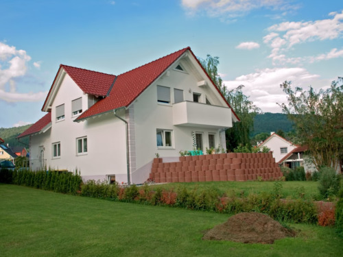 14e820dd-456e-4cf9-8906-bc072e085597 - Modernes Mehrfamilienhaus mit zwei separaten 4-Zimmer-Wohnungen, Garage, Terrasse und Balkonen