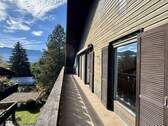 großer Ostbalkon - Murnau: 3-Zimmer-Dachgeschosswohnung im Landhausstil mit Balkon