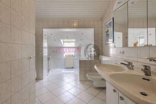 Badezimmer im Obergeschoss - 