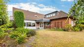 Außenansicht 2 - Großzügiges Zweifamilienhaus mit 260 m² Wohnfläche auf 787 m² Grundstück