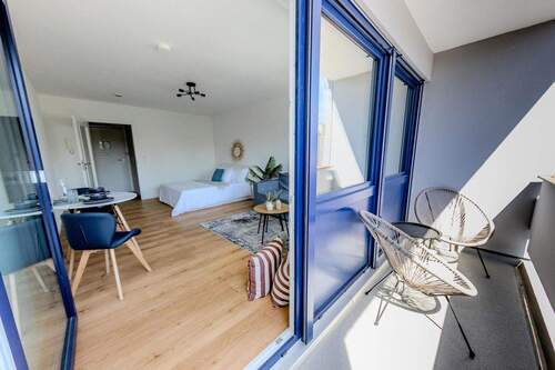 Balkon - Blick in die Wohnung - 1 Zimmer Etagenwohnung in Bad Füssing