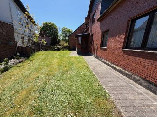 Vorgarten - 7 Zimmer Einfamilienhaus zum Kaufen in Barwedel