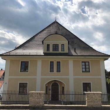 Hausansicht - Helle 3-Zimmer-EG-Wohnung - 990,00 EUR Kaltmiete, ca.  80,00 m² Wohnfläche