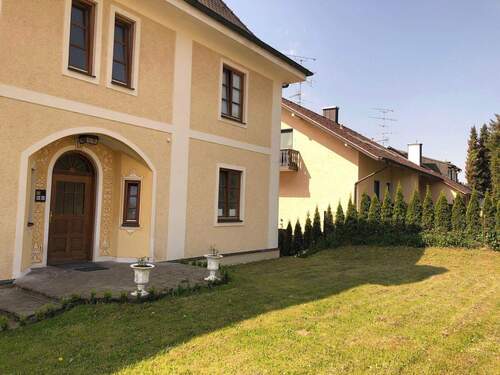 Hauseingang - 3 Zimmer Etagenwohnung zur Miete in Haag a. d. Amper