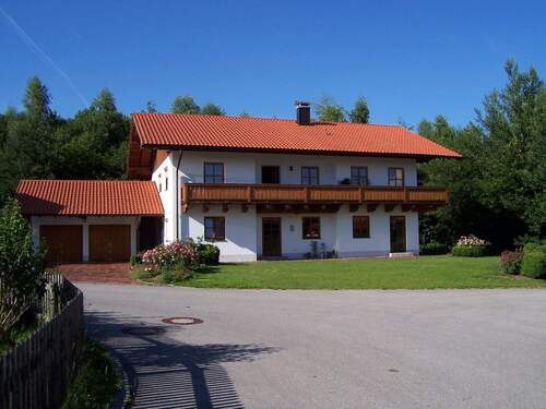 Südansicht Wohnung 1.Obergeschoss - Ordentliche u. gepflegte Mietwohnung in Gstadt am Chiemsee