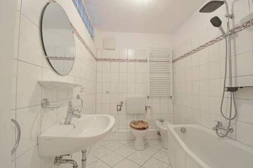 Hell gefliestes Vollbad - 