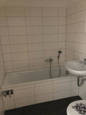 Badezimmer - Etagenwohnung mit 43,90 m&sup2; in Erfurt zur Miete