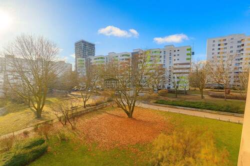Aussicht vom Balkon - Zuhause in Rudow- 4 Zimmer, smarter Schnitt und großer Balkon!