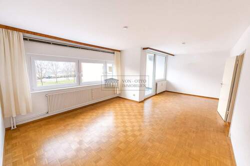 Wohnzimmer - 4 Zimmer Etagenwohnung zum Kaufen in Berlin