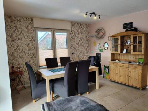 Esszimmer im Wohnzimmerbereich - 