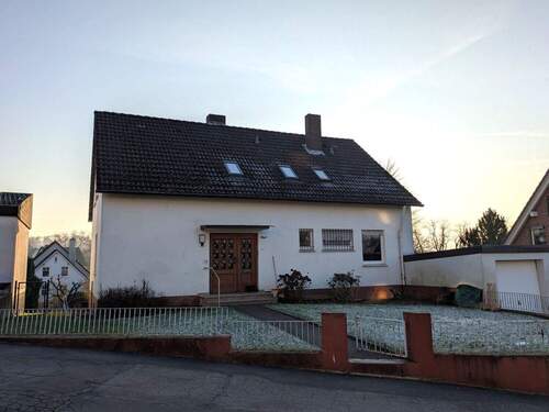 Straßenansicht - 8 Zimmer Einfamilienhaus zum Kaufen in Holzminden