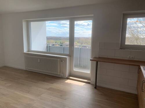 Küche mit Zimmer plus Balkon - Etagenwohnung in Husum zum Kaufen
