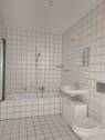 Bad/WC mit Wanne - 