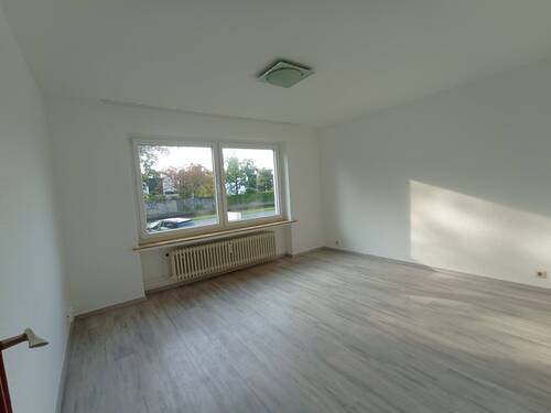 Burgwedeler Str. 42 Zweiter kleinerer Raum.jpg - 