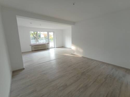 Burgwedeler Str. 42 Großer Raum Foto 2.jpg - 