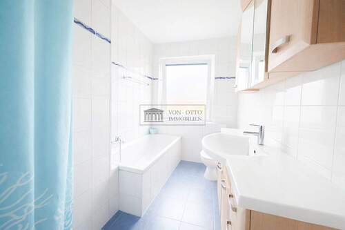 großzügiges Badezimmer - 