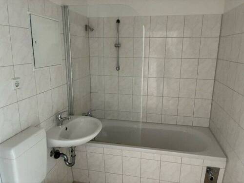 Wannenbad - 3 Zimmer Etagenwohnung in Halle (Saale)