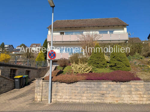 Süd-West Seite - Gepflegtes Zweifamilienhaus mit 3 Garagen und Panorama über Alfeld