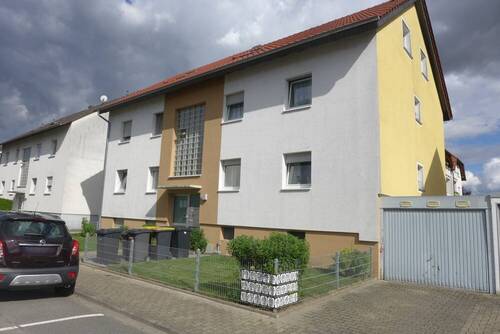 2. Seitenansicht rechts - Investieren mit Weitblick: Gepflegtes Mehrfamilienhaus mit sieben Einheiten