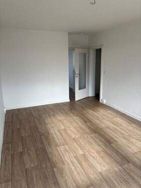 Wohnzimmer - 2 Zimmer Etagenwohnung zur Miete in Dessau-Roßlau