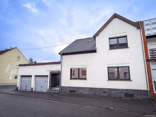 Front - Ihr neues gemütliches Zuhause in einer Nebenstraße von Ludweiler