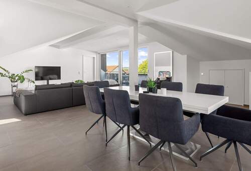 Ess-/Wohnzimmer 3 Zimmer DG-Wohnung - 