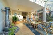 Lichtdurchfluteter Anbau mit Kamin - 
