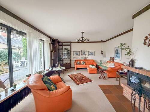 Wohnzimmer - 8 Zimmer Einfamilienhaus in Barsbüttel