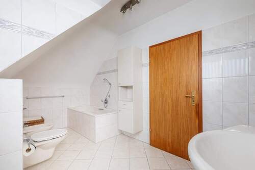 Großzügiges Badezimmer - 