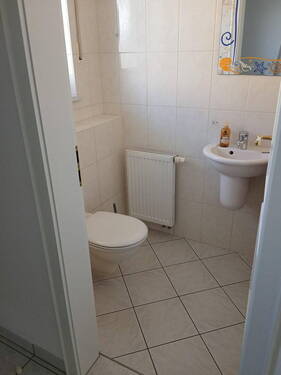 EG-Gäste-WC - Einfamilienhaus mit 173,70 m&sup2; in Arnstein zum Kaufen