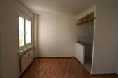 Wohnzimmer - 3 Zimmer Etagenwohnung zur Miete in Dessau-Roßlau