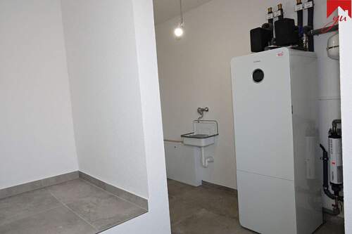 Hauswirtschaftsraum mit Waschmaschinenanschluss - 
