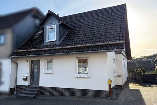 Straßenansicht - 4 Zimmer Reihenendhaus zum Kaufen in Bad Berleburg