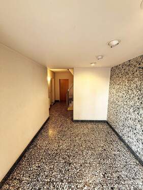 Hauseingang - Mehrfamilienhaus, Wohnhaus mit 291,00 m&sup2; in Düsseldorf zum Kaufen