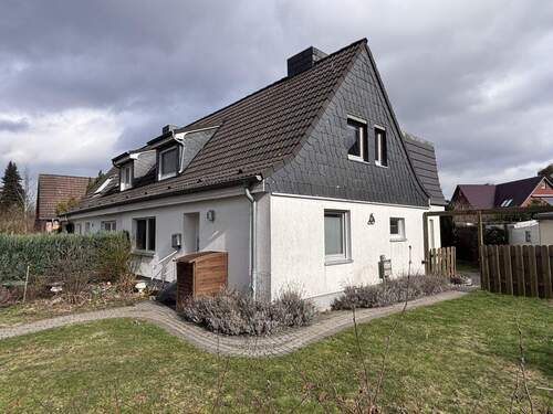 Hausansicht - 5 Zimmer Doppelhaushälfte zum Kaufen in Heikendorf