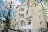 Außenansicht - Attraktive 2-Zimmer-Wohnung in Berlin-Friedenau mit großzügigem Wohnbereich und Loggia
