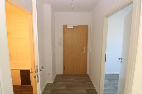 Bad mit Wanne - Etagenwohnung mit 68,80 m² in Freiberg zur Miete