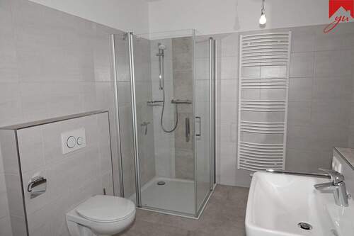 Badezimmer mit Dusche - 