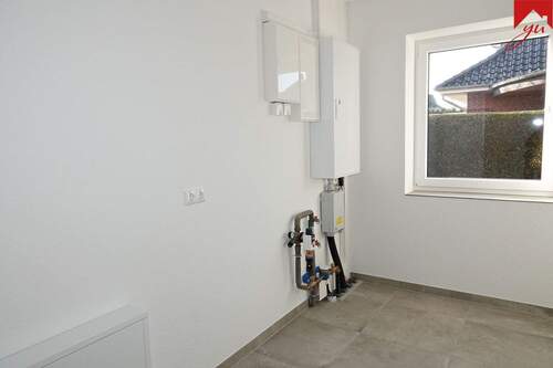 Hauswirtschaftsraum mit Waschmaschinenanschluss - 