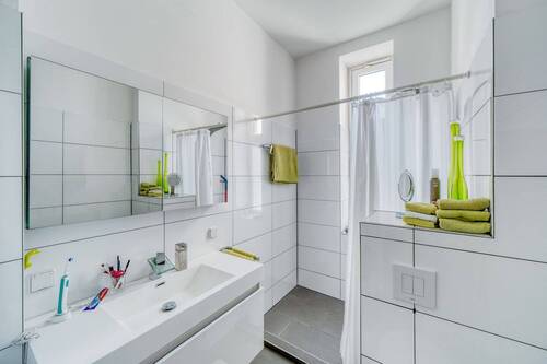 Badezimmer - Etagenwohnung mit 67,10 m&sup2; in Berlin zum Kaufen