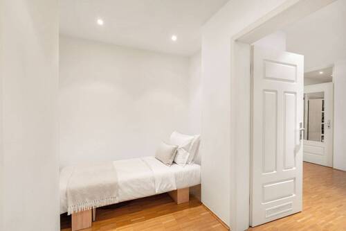Gemütlicher Schlafbereich. - 1 Zimmer Etagenwohnung zum Kaufen in München