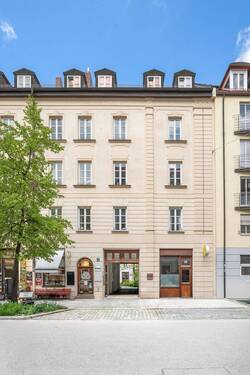 Außenansicht Vordergebäude. - 