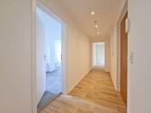 Flur 1 - 4 Zimmer Etagenwohnung zur Miete in Freiberg