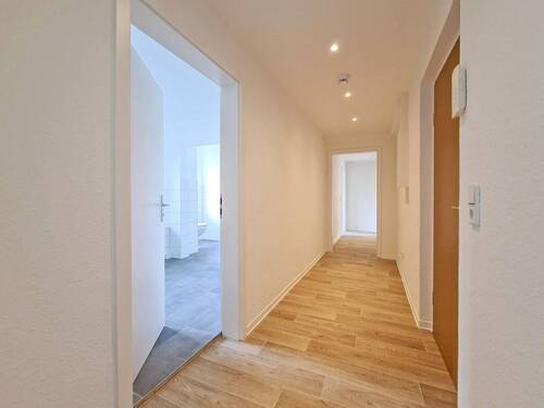 Flur 1 - 4 Zimmer Etagenwohnung zur Miete in Freiberg