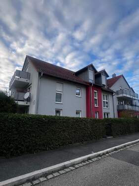 Hausansicht - Gepflegte 3-Zimmer-Wohnung mit sonniger Terrasse in attraktiver Wohnlage